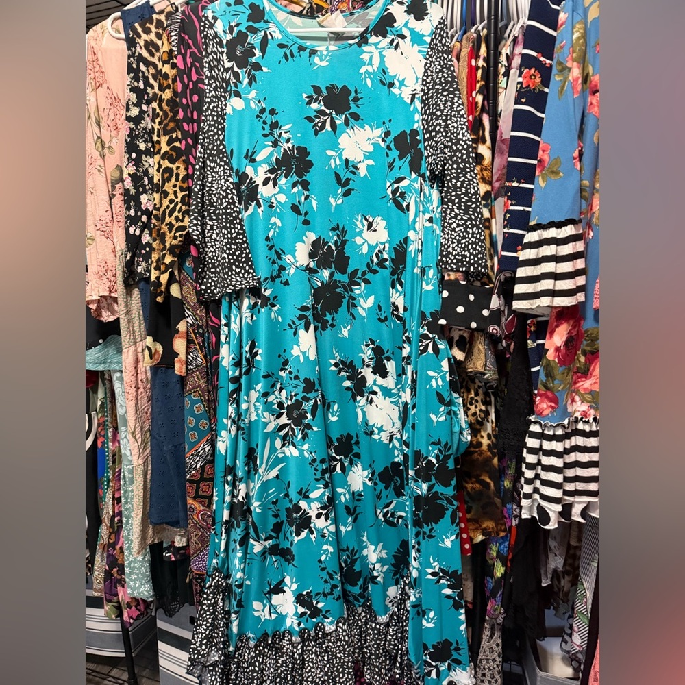 Chic Floral Maxi Dress in Blue and Black